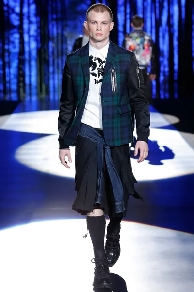 Look 28